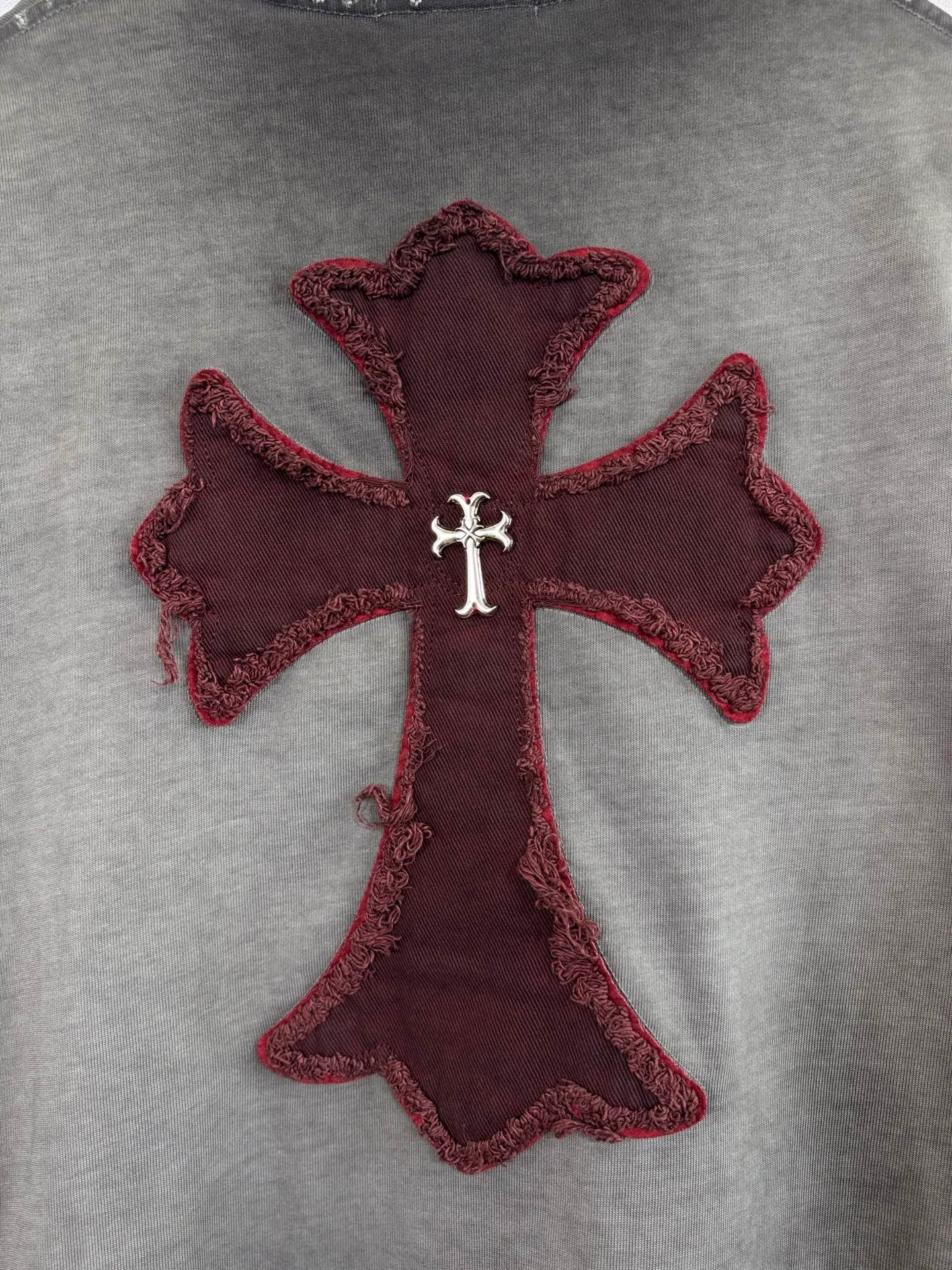 P260 ch high version Chrome Hearts 2025 new autumn and winter cross patch washed spray horse slip long-sleeved T-shirt, fabric: 26 double yarns, 320 grams weight, Angora red thread weaving, heavy wash water ➕ fried color + spray horse slip Printing process: patch embroidery, secondary color spray horse slip process Color: gray, red Size: S M L XL Style number: 5159